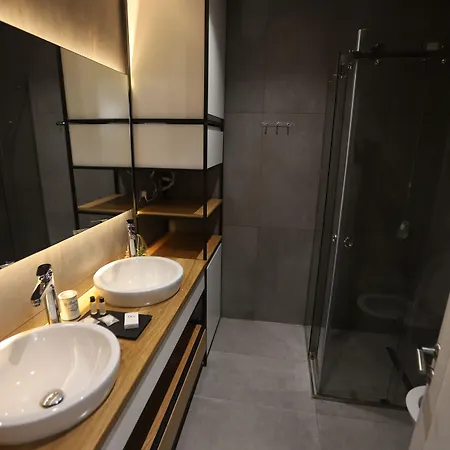 Boutique Whisky Hotel Tirana