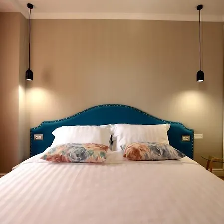 Boutique Whisky Hotel 3*