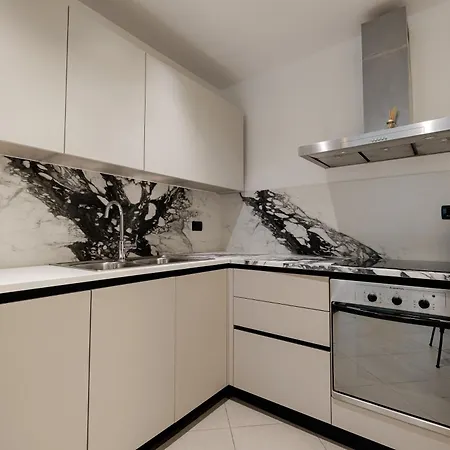 Boutique Whisky 3* ティラナ