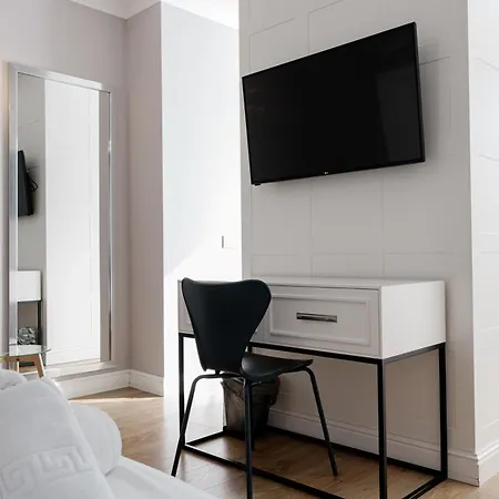 Boutique Whisky 3* ティラナ